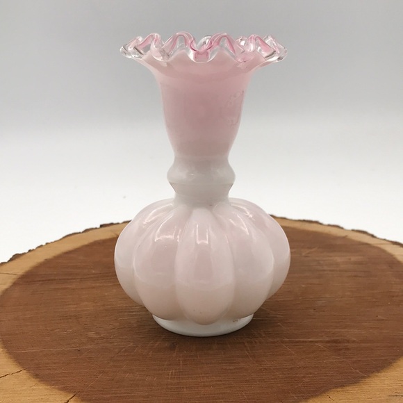 VTG Fenton Silver Crest Melon Pink & White 5” Vase - Picture 1 of 4